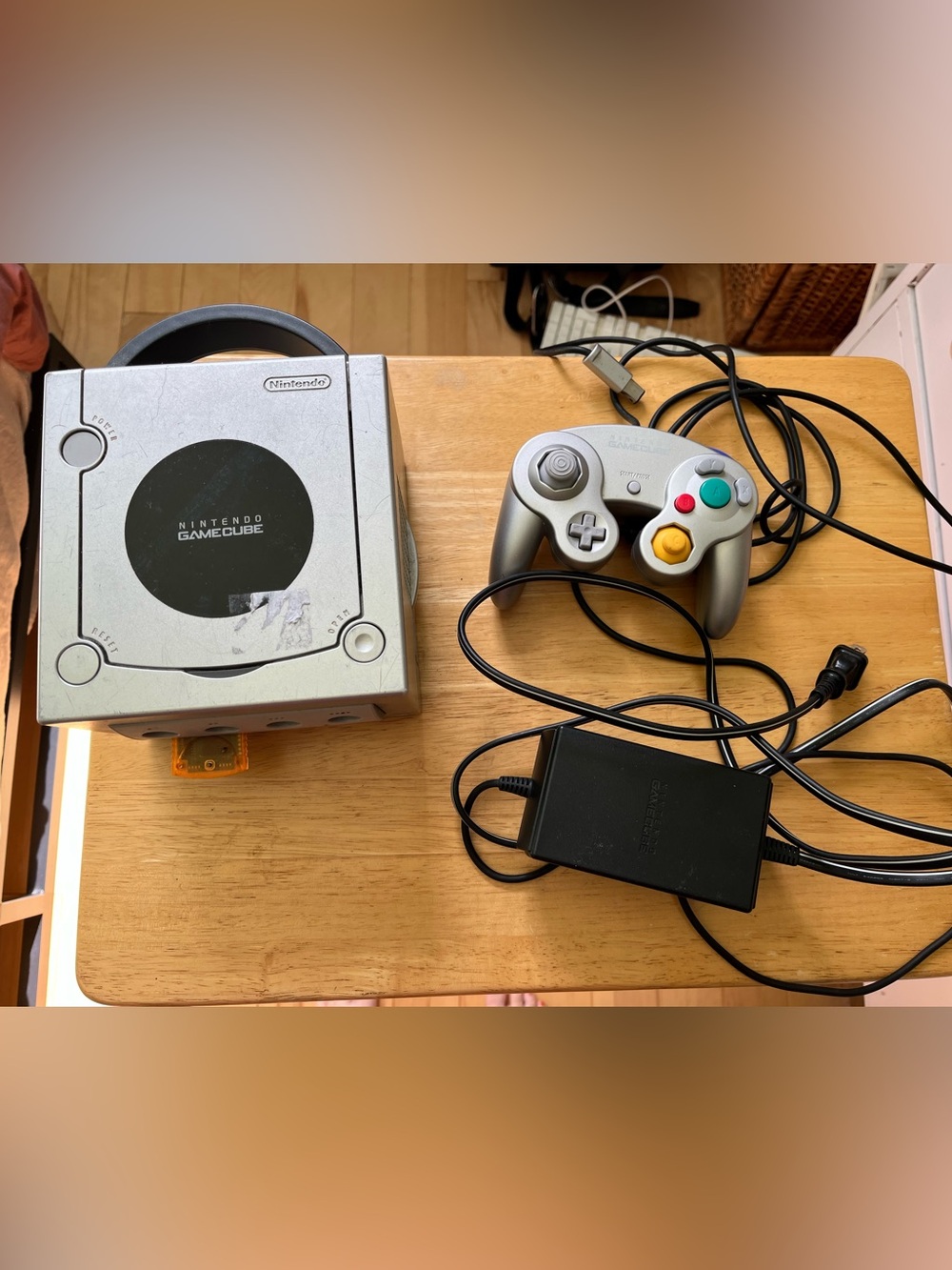 Silver Nintendo Gamecube System & 1 Controller